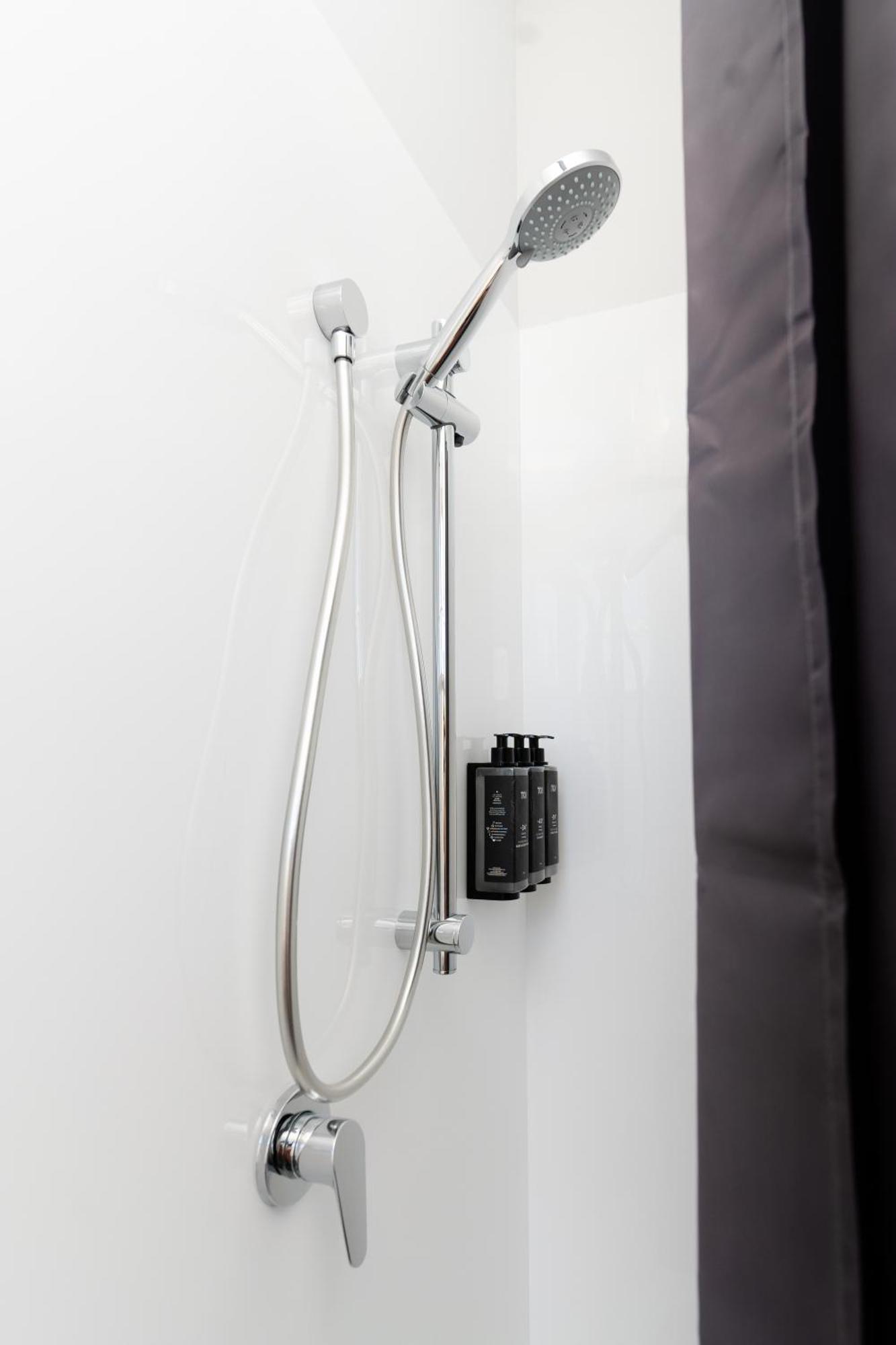 Hostel Haka House Rotorua Zimmer foto Shower rail