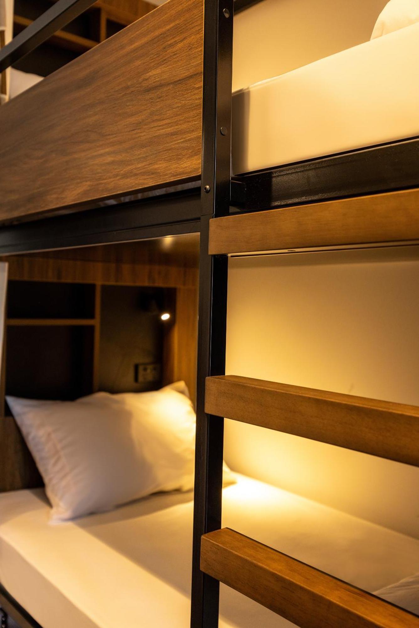 Hostel Haka House Rotorua Exterior foto A capsule hotel in Tokyo