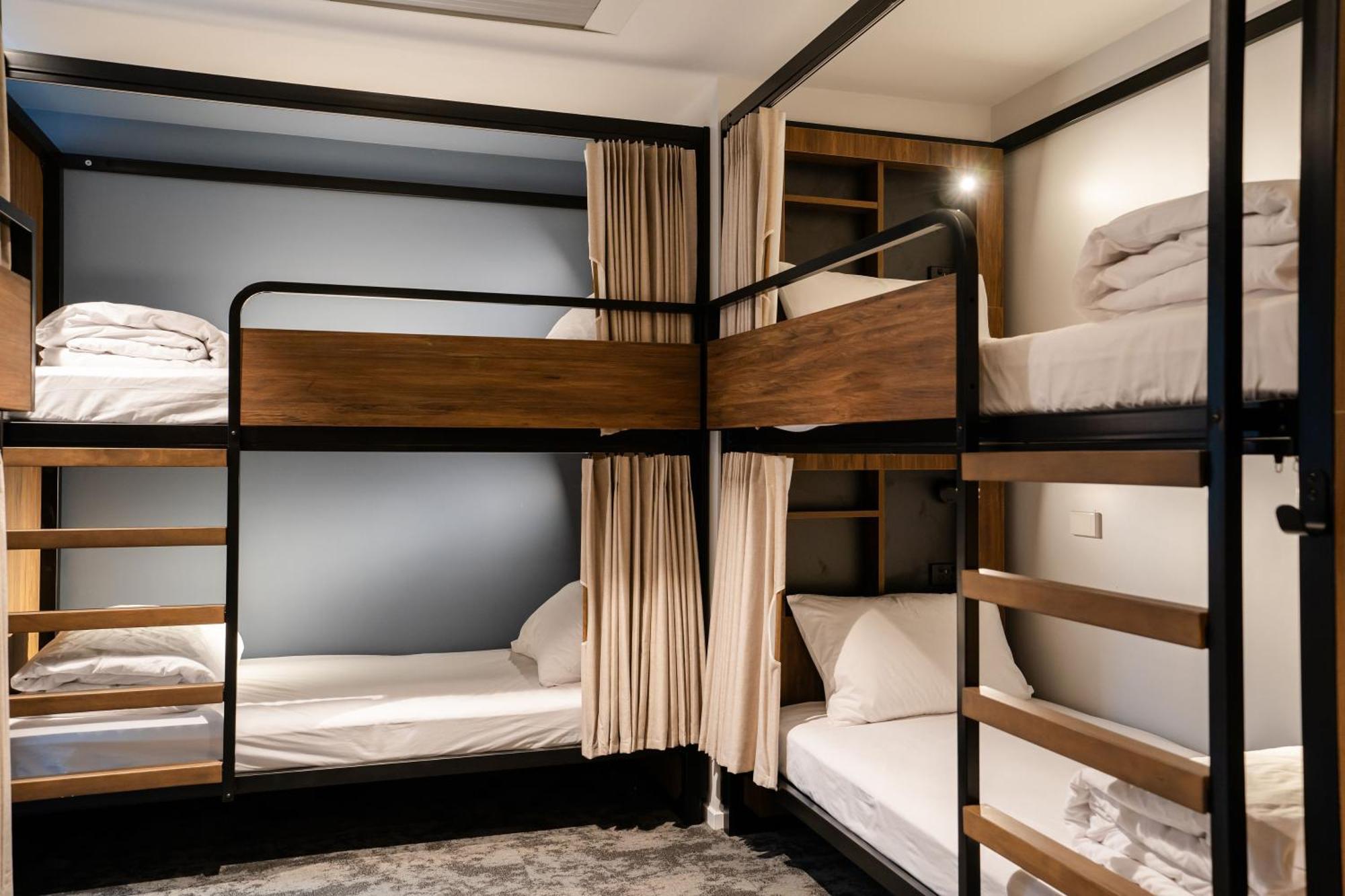 Hostel Haka House Rotorua Exterior foto A capsule hotel in Tokyo